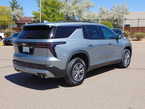 Used 2024 Chevrolet Traverse LT AWD/4WD image 4
