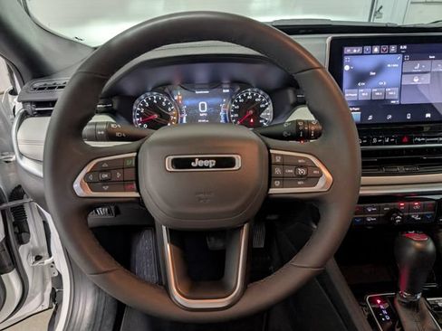 Used 2025 Jeep Compass Limited AWD/4WD image 16