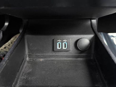 Used 2020 Ford Fusion SE FWD image 28