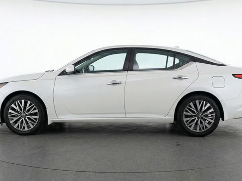Used 2025 Nissan Altima 2.5 SV FWD image 5