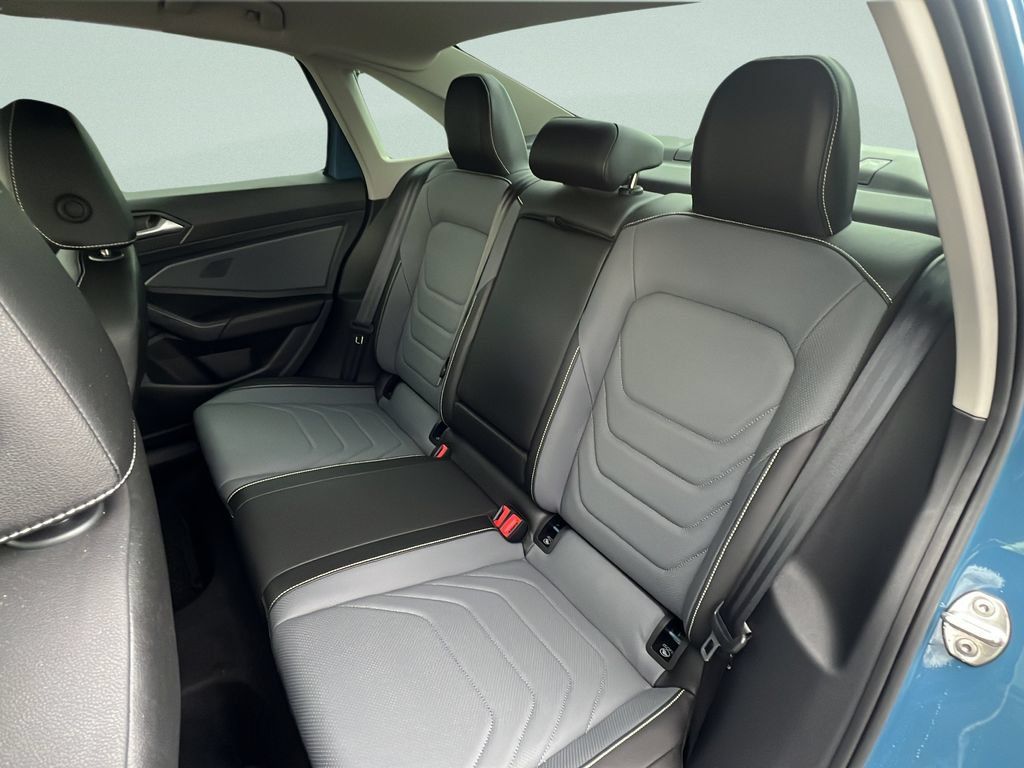 Used 2025 Volkswagen Jetta SEL FWD image 15