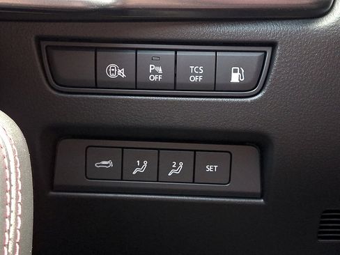 Certified 2025 MAZDA CX-70 Plug-In Hybrid w/ Premium Plus AWD/4WD image 27
