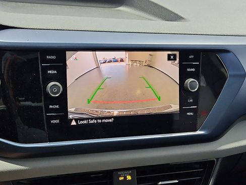 Used 2023 Volkswagen Taos SE w/ Panoramic Sunroof Package FWD image 18