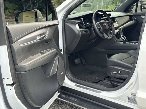 Used 2025 Cadillac XT6 Luxury FWD image 13