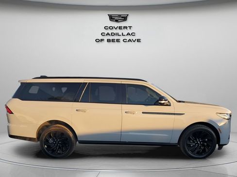 Used 2025 Lincoln Navigator L Reserve w/ Jet Appearance Package image 11