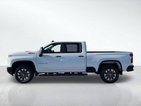Used 2024 Chevrolet Silverado 2500 Custom w/ Custom Value Package image 3