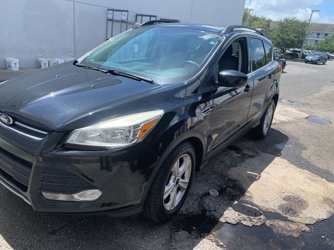 Used 2015 Ford Escape SE w/ Equipment Group 201A FWD image 2
