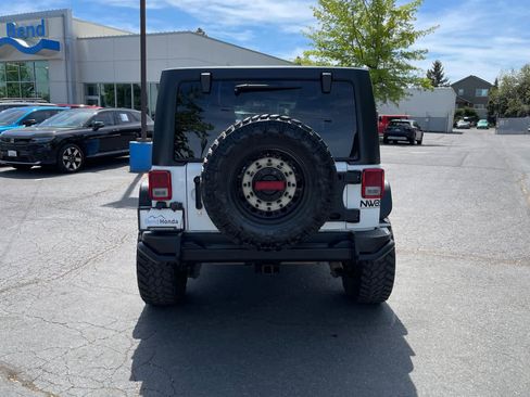 Used 2018 Jeep Wrangler Unlimited Sport AWD/4WD image 4