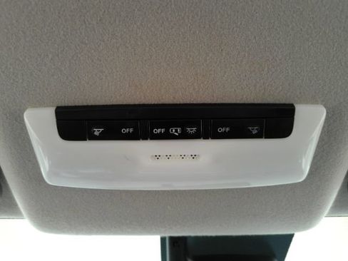 Used 2025 Nissan Versa S FWD image 45