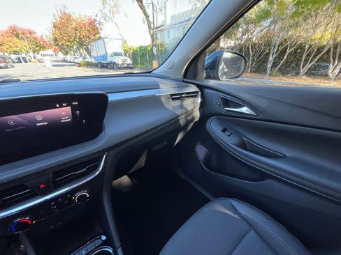 Used 2025 Buick Encore GX Preferred image 33