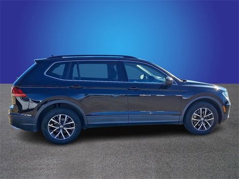 Used 2019 Volkswagen Tiguan SE w/ Panoramic Sunroof Package image 5