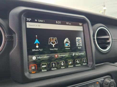 Used 2018 Jeep Wrangler Unlimited Sahara AWD/4WD image 28