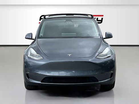Used 2022 Tesla Model Y Long Range AWD/4WD image 2