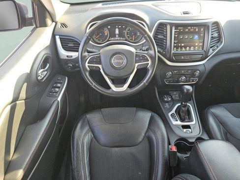 Used 2018 Jeep Cherokee Trailhawk image 4