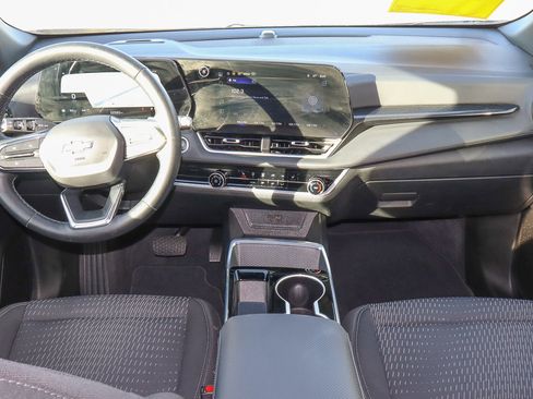 Used 2025 Chevrolet Equinox LT image 10