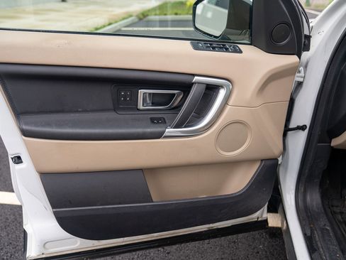 Used 2017 Land Rover Discovery Sport HSE image 10