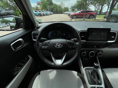 Used 2025 Hyundai Venue SEL FWD image 11