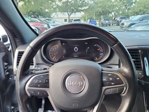 Used 2022 Jeep Grand Cherokee Laredo AWD/4WD image 25