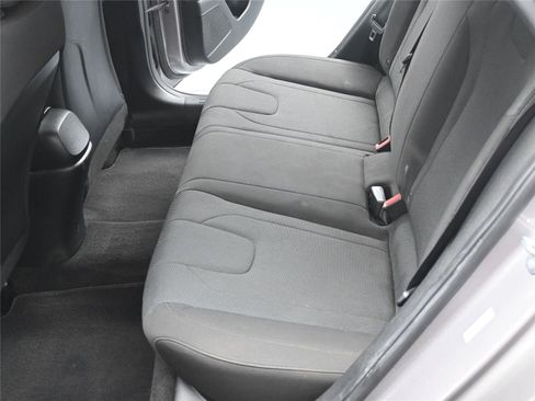 Used 2022 Hyundai Elantra SE image 6