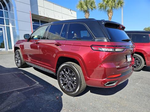 Used 2024 Jeep Grand Cherokee Summit image 10