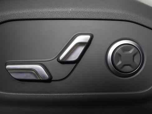 Certified 2025 Hyundai Santa Fe Limited image 34