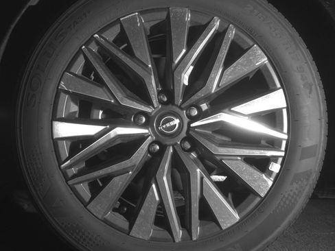 Used 2025 Nissan Altima 2.5 SV FWD image 12