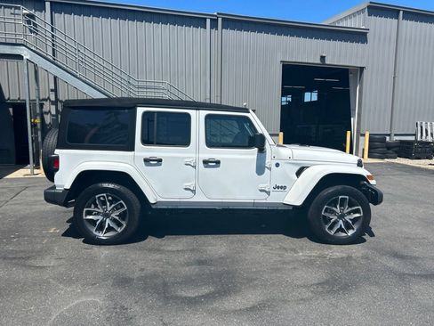 Used 2024 Jeep Wrangler Unlimited w/ Convenience Group AWD/4WD image 2