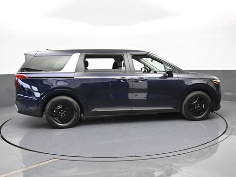 Used 2025 Kia Carnival image 7