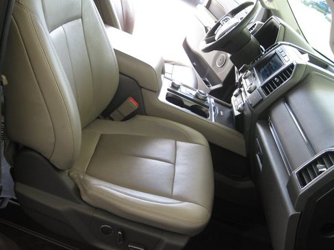 Used 2018 Ford Expedition XLT w/ Equipment Group 202A AWD/4WD image 39