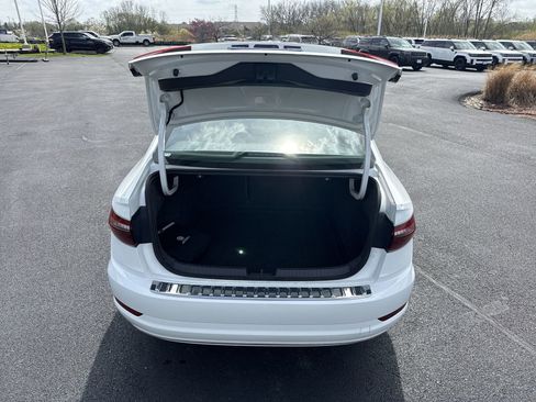 Used 2021 Volkswagen Jetta SE FWD image 25