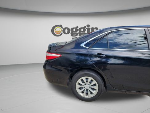 Used 2016 Toyota Camry LE FWD image 32