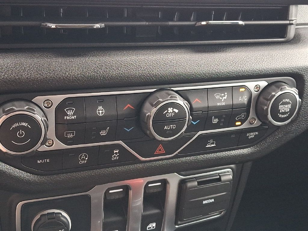 Used 2025 Jeep Wrangler Sport AWD/4WD image 19