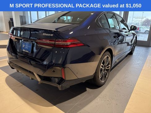Used 2026 BMW 550e xDrive w/ Premium Package AWD/4WD image 5
