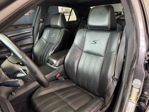 Used 2014 Chrysler 300 S w/ Luxury Group image 17