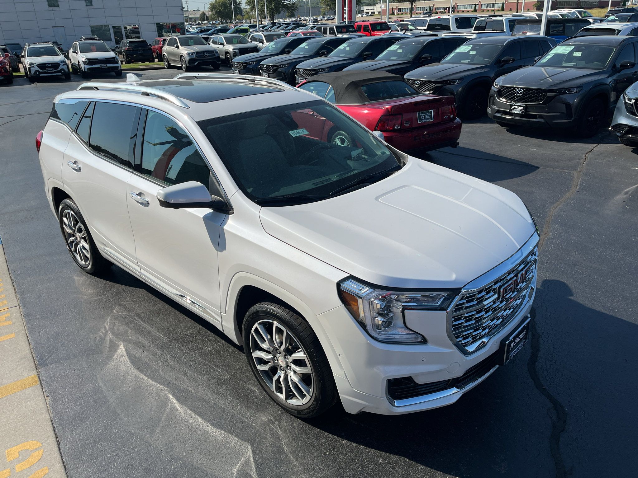 Used 2024 GMC Terrain Denali w/ Denali Premium Package AWD/4WD image 7