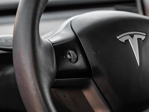 Used 2021 Tesla Model Y 2WD image 18