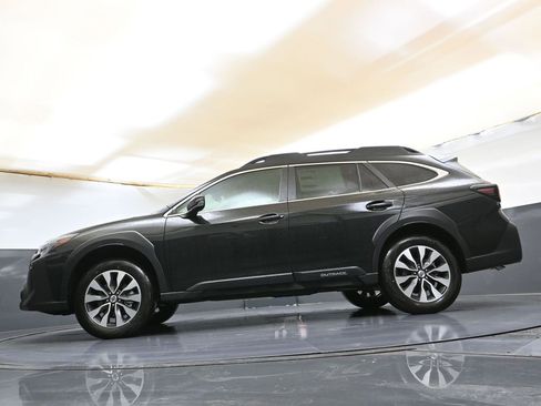 Used 2025 Subaru Outback Limited image 38