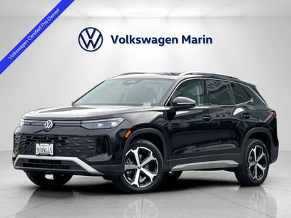 Used 2025 Volkswagen Tiguan SE w/ Panoramic Sunroof Package