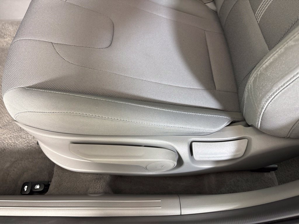 Used 2025 Hyundai Elantra SE FWD image 15