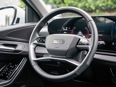 Used 2025 Audi Q6 e-tron Premium w/ Convenience Package image 15