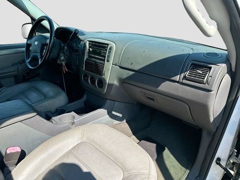 Used 2005 Ford Explorer XLT AWD/4WD image 28