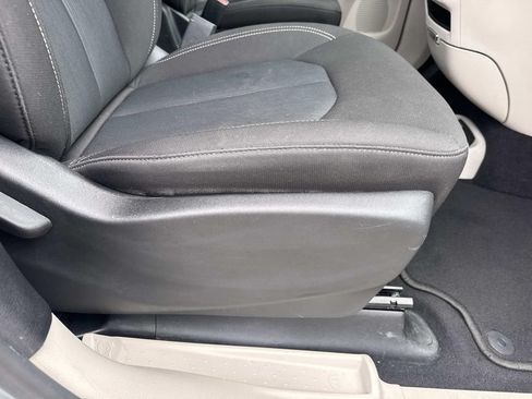 Used 2023 Chrysler Voyager LX FWD image 12