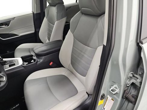 Used 2019 Toyota RAV4 XLE Premium w/ Cold Weather Package AWD/4WD image 15