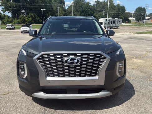 Used 2022 Hyundai Palisade SEL w/ Premium Package FWD image 2