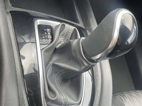 Used 2017 Nissan Rogue SV FWD image 18