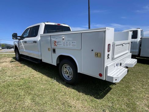New 2026 Ford F250 XL w/ FX4 Off-Road Package AWD/4WD image 4