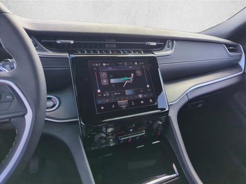 New 2025 Jeep Grand Cherokee L Altitude image 13