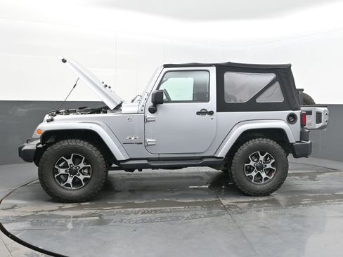Used 2018 Jeep Wrangler Sahara w/ Connectivity Group image 41