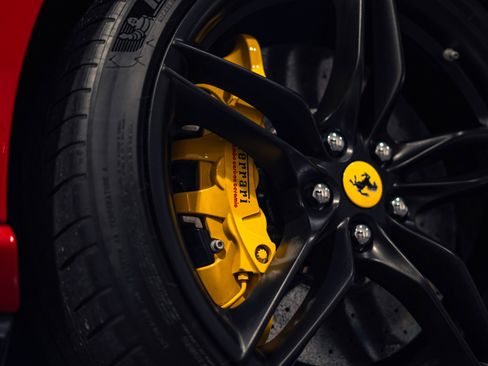 Used 2020 Ferrari 812 Superfast RWD image 31