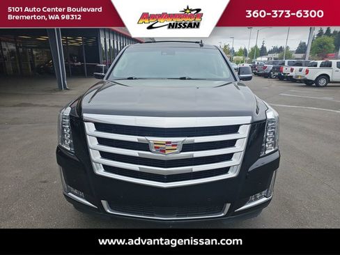 Used 2017 Cadillac Escalade ESV Premium Luxury AWD/4WD image 8